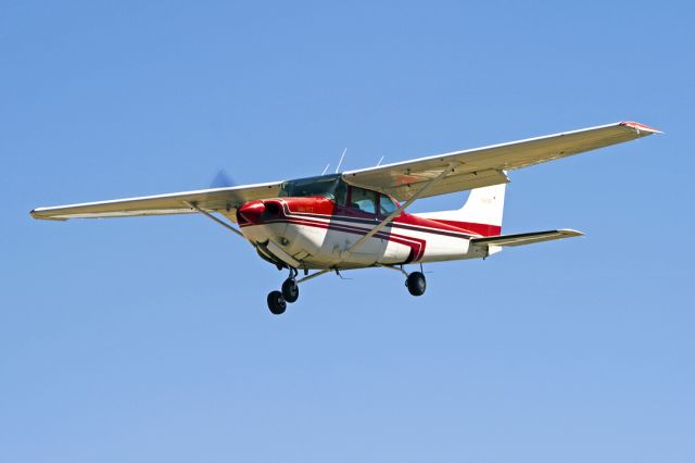 Cessna Cutlass RG (N9513B) - Cessna 172RG on approach at Buchanan Field Airport, Concord CA. September 2021.