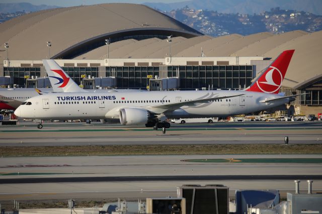 Boeing 787-9 Dreamliner (TC-LLF)