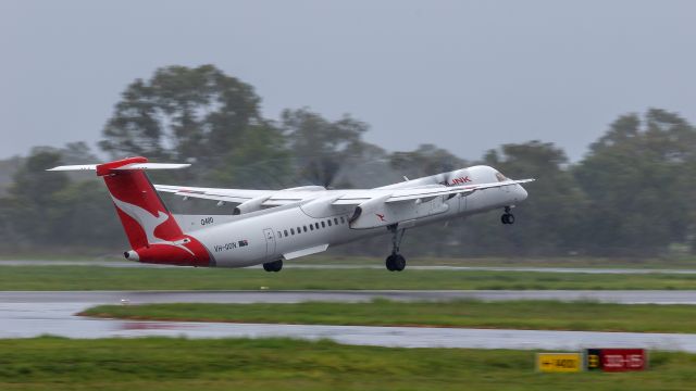 de Havilland Dash 8-400 (VH-QON)