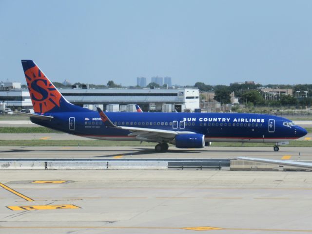 Boeing 737-800 (N829SY)