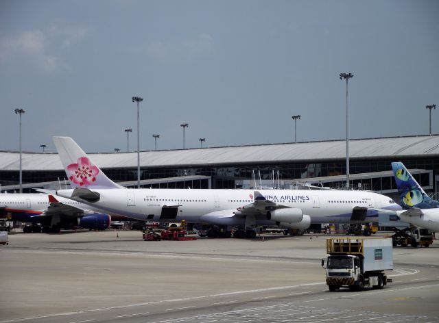 Airbus A340-300 (B-18803)