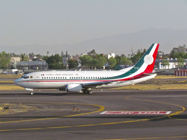 BOEING 737-300 (XC-UJB) - Boeing 737-33A of Mexican Air Force XC-UJB/TP-02, MSN 24095 and 32 years old, is ready to take off on runway 05L  in Mexico City Airport (Photo Dec 04th 2012).