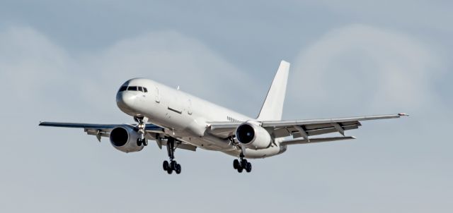 Boeing 757-200 (OO-TFA) - DMAFB Arrival OO-TFA Boeing 757-28A (SF)/B752 ASL Airlines Belgium. Monday November 26, 2018.