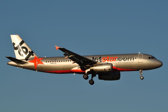 Airbus A320 (VH-VQB)