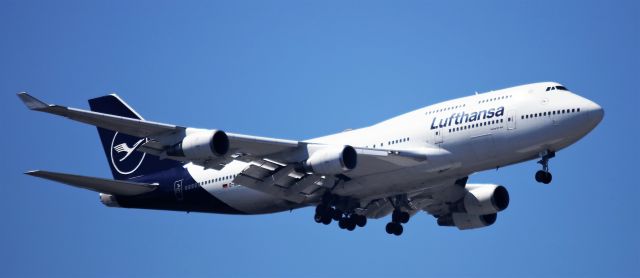 Boeing 747-400 (D-ABVM) - FRA-SEA   8-17-2022