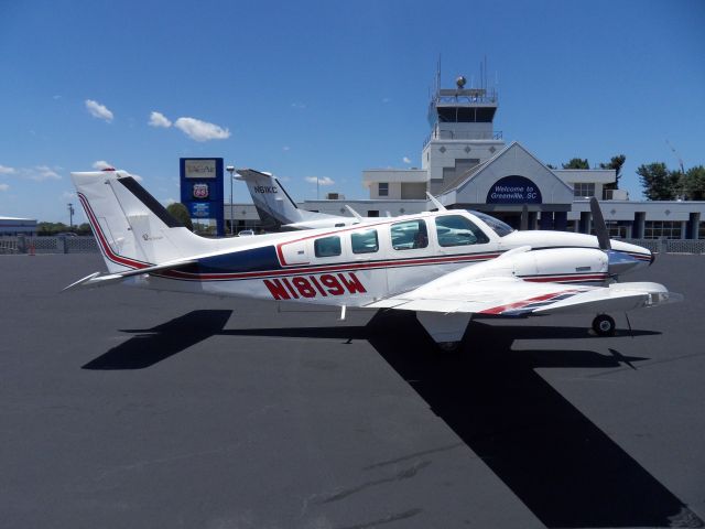 Beechcraft Baron (58) (N1819W) - Beech Baron 58