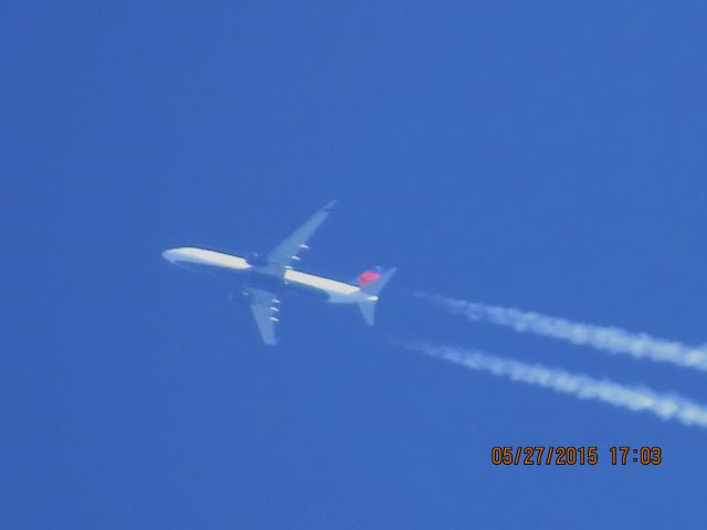 Boeing 737-800 (N379DA)