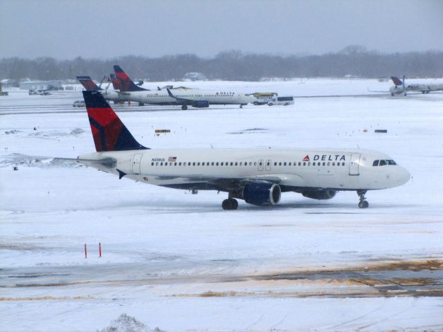 Airbus A320 (N319US)