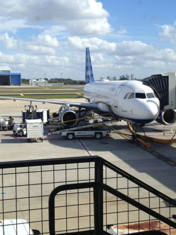 Airbus A320 (N516JB) - B6410 readying for the 1st leg KTPA-KDCA 11 Jan 13