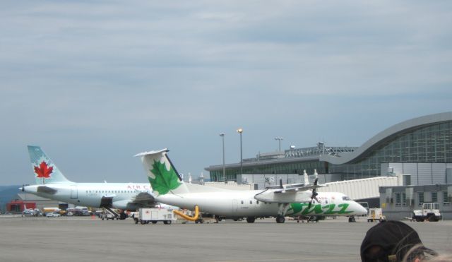 de Havilland Dash 8-300 (C-FACF) - Québec city Jean-Lesage intl airport - 2008