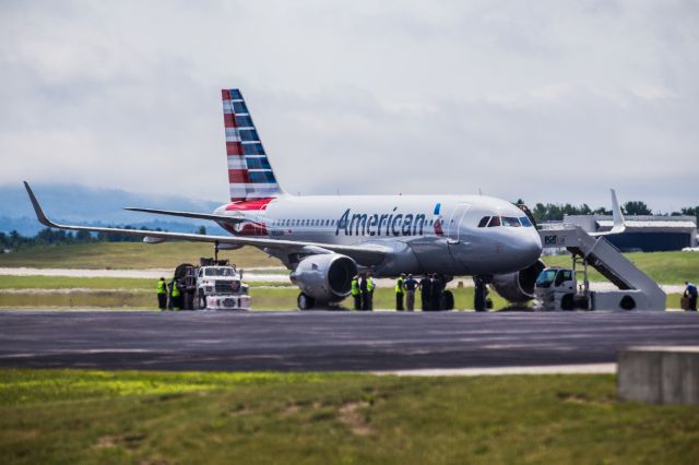 Airbus A319 (N8001N) - American's new Airbus A319 stopping in Bangor for fuel and customs before heading to Dallas.