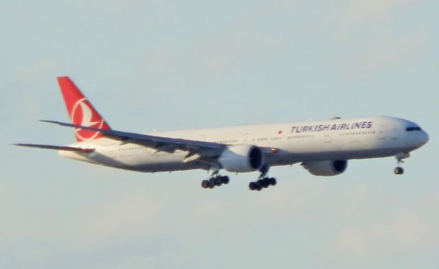 BOEING 777-300ER (TC-LJE)