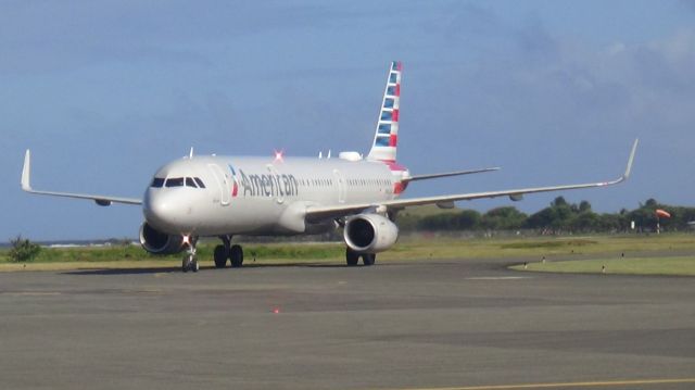 Airbus A321 (N902AA)