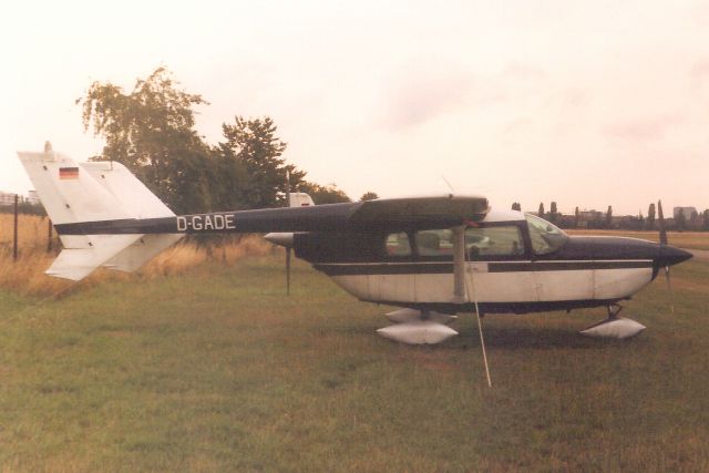 Cessna 336 Skymaster (D-GADE) - Seen here on 1-Aug-89.