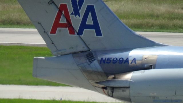 McDonnell Douglas MD-82 (N599AA) - So why would I upload this photo?   Because its unique.   American 332 DEPARTING TO Chicago OHare at 3:02 P.M.    Taken June 7, 2015.