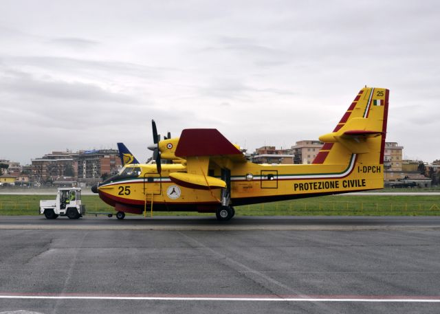 Canadair CL-415 SuperScooper (I-DPCH) - Protezione Civile Canadair CL-415 I-DPCH in Roma Ciampino