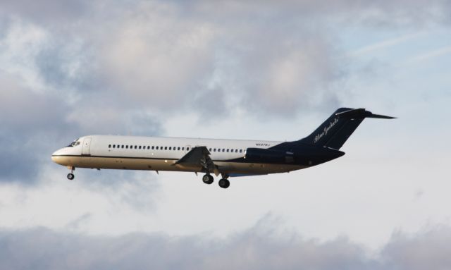 McDonnell Douglas DC-9-30 (N697BJ)