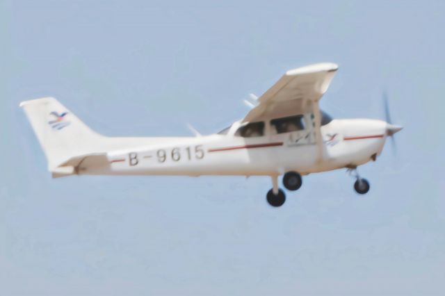 Cessna Skyhawk (B-9615)