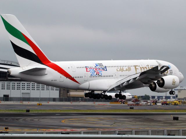 Airbus A380-800 —