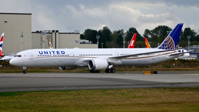 BOEING 787-10 Dreamliner (N14001) - BOE37 taxis to the Boeing North ramp after a ferry flight from KCHS on 9.11.18. (ln 731 / cn 40936). This will be the first B787-10 for UAL.