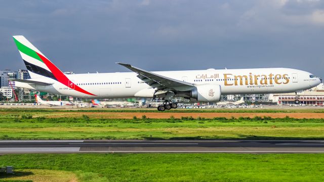 Boeing 777-200 (A6-END)