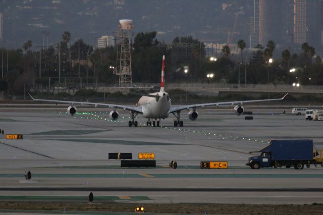 Airbus A340-300 (HB-JMM)