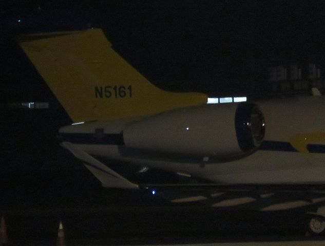 Bombardier Challenger 300 (N5161) - I take a picture on May 22, 2017.