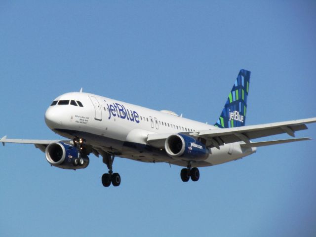 Airbus A320 (N789JB) - Landing RWY 30