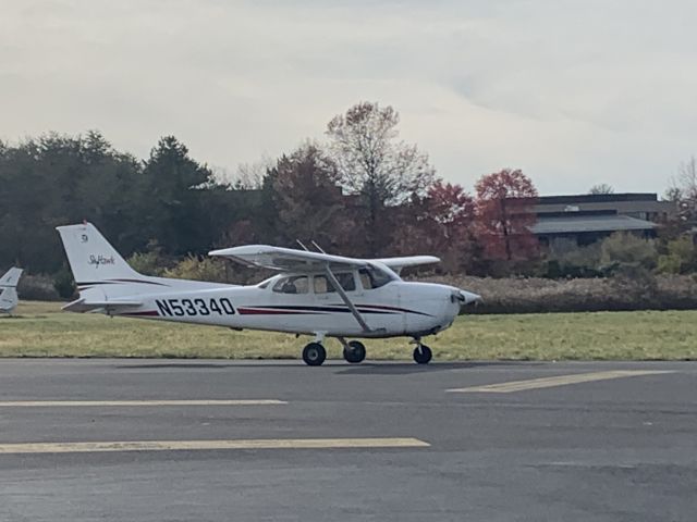 Cessna Skyhawk (N53340) - N53340 (C172) departing Wings Field (KLOM)br /Photo Date: November 20, 2021