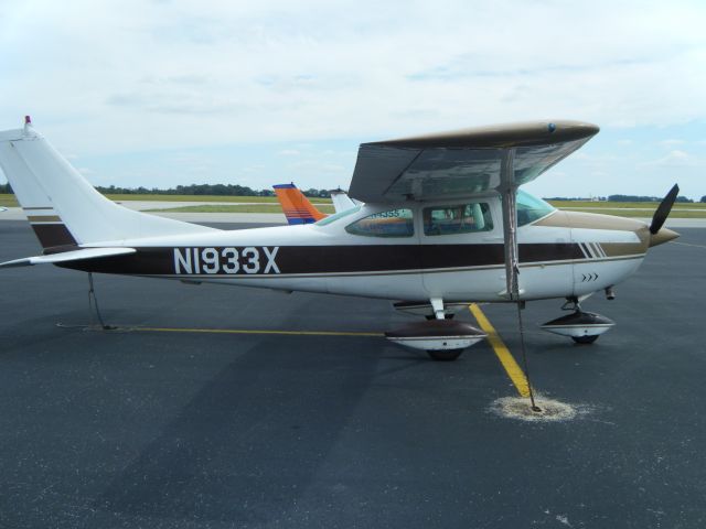 Cessna Skylane (N1933X)