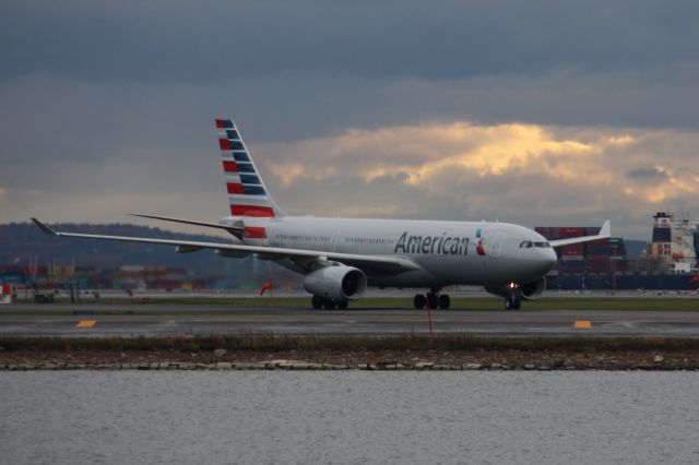 Airbus A330-200 (N293AY)