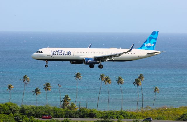 Airbus A321 (N968JT)