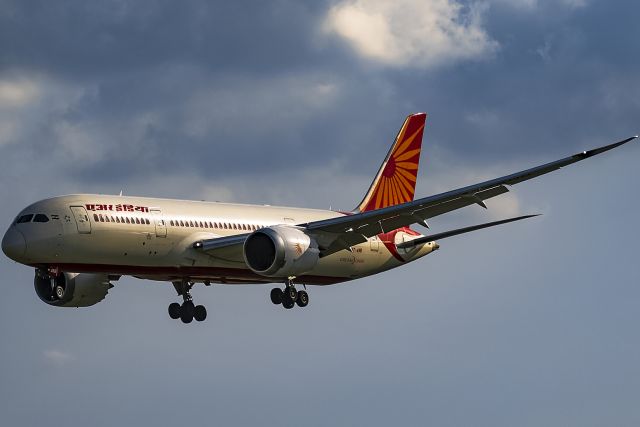 Boeing 787-8 (VT-ANB) - a littke bit before thunderstorm