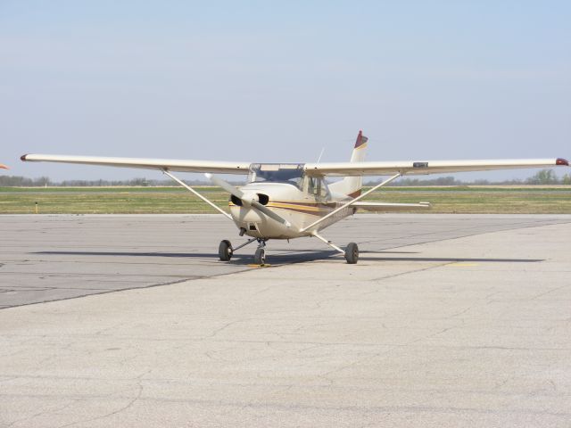 Cessna Skyhawk (N98893)