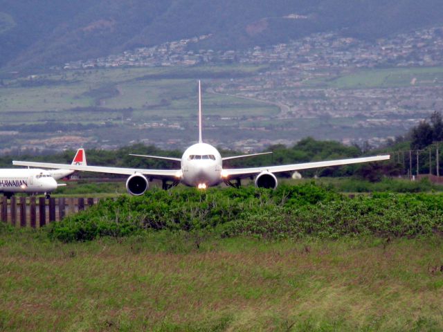 BOEING 767-300 (N585HA)