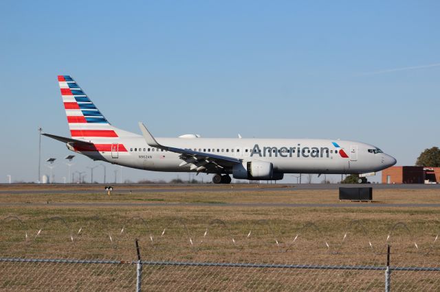 Boeing 737-800 (N962AN)