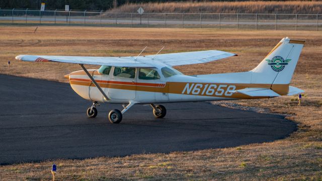 Cessna Skyhawk (N61658) - January 25, 2019, Lebanon, TN -- This Class Bravo Air, LLC Cessna 172M is "running up" in the sunset before departure. Uploaded in low-resolution. Full resolution is available at cowman615 at Gmail dot com. cowman615@gmail.com