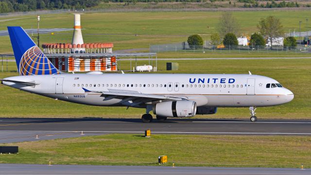 Airbus A320 (N493UA) - United Airlines Airbus A320 (N493UA) arrives KRDU Rwy 23L on 04/10/2020 at 6:31 pm.