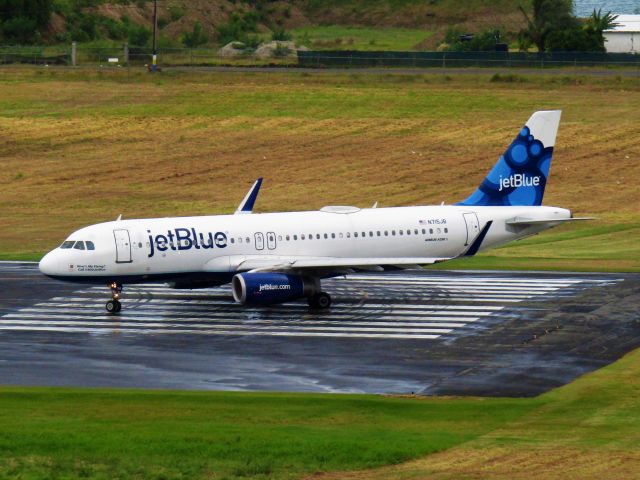 Airbus A320 (N715JB)