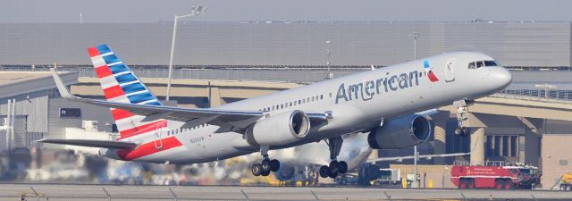 Boeing 757-200 (N206UW) - phoenix sky harbor international airport 13DEC19