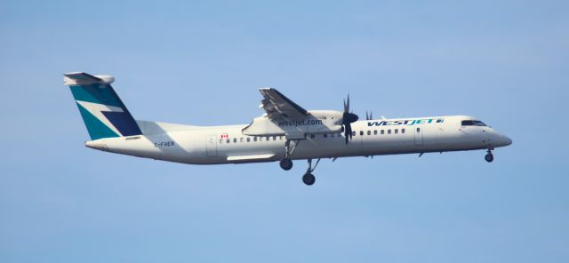 de Havilland Dash 8-400 (C-FHEN) - YEG 10-1-2023