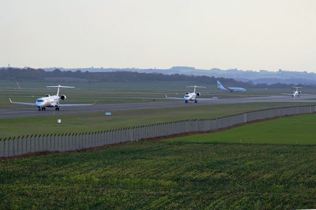 Canadair Regional Jet CRJ-100 (F-HMLJ) - HOP! Rush departure!