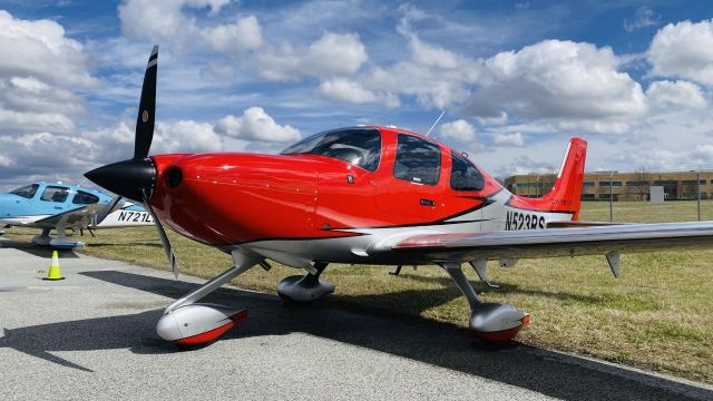 Cirrus SR-22 (N10EU)