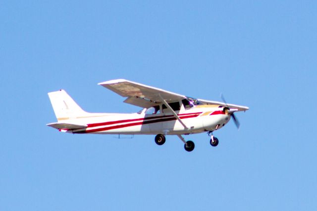 Cessna Skyhawk (N6396D)