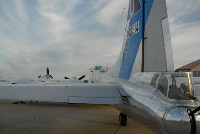 Boeing B-17 Flying Fortress (N9323Z)