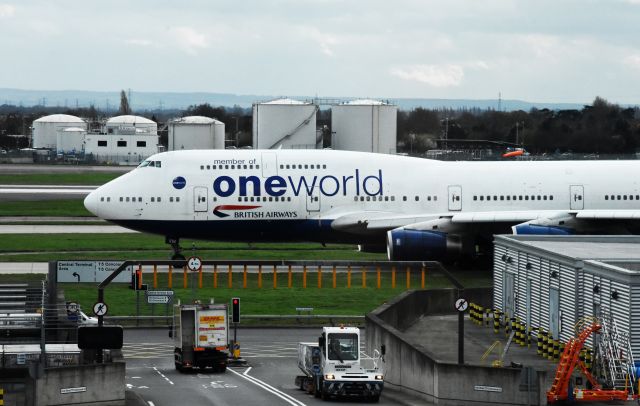 Boeing 747-400 (G-CIVM)