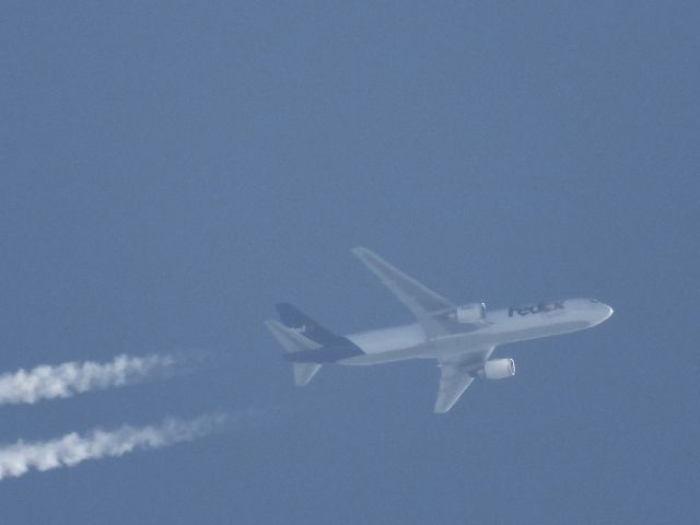 BOEING 767-300 (N144FE)
