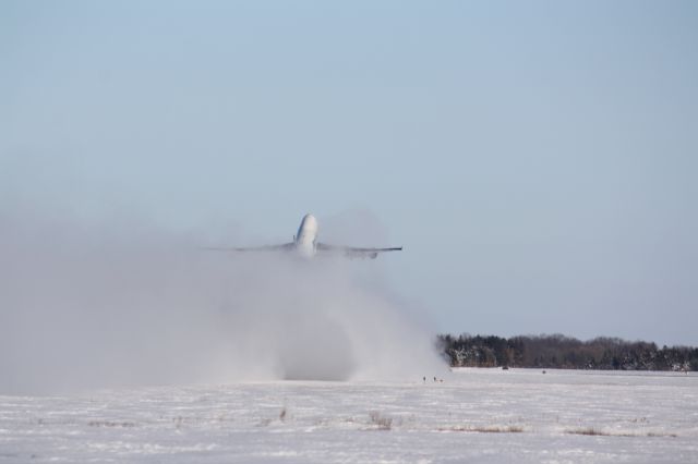 Boeing 747-400 (N475MC) - GTI 5215 Departing CYXU,March13,2014