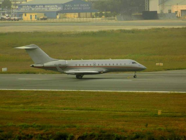 Bombardier Global 5000 (VT-JSK) - Bombardier global 5000 taxiing to the gates