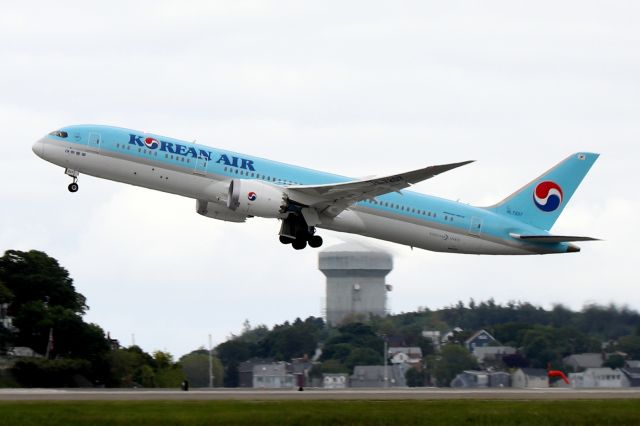 Boeing 787-8 (HL7207) - 'Koreanair 92' to Seoul departing on 4R